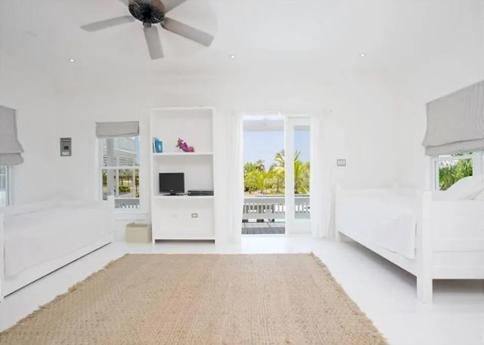Caribbean Cliffside: Private Waterfront Retreat Villa Palmetto Point Bahamas
