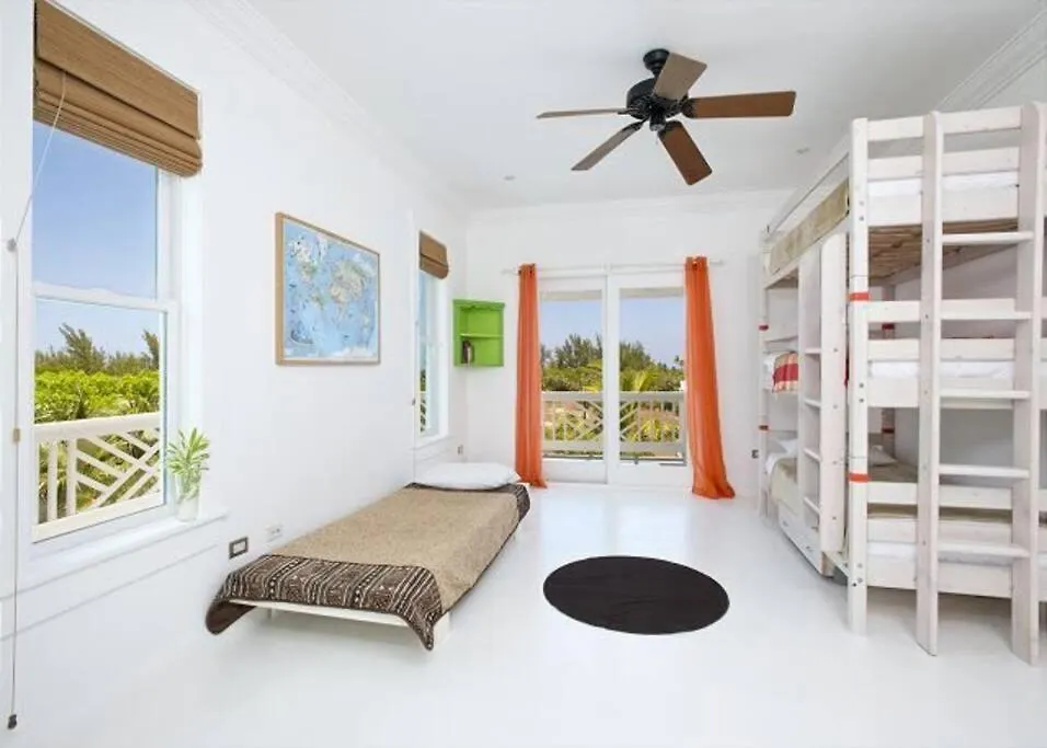 Caribbean Cliffside: Private Waterfront Retreat Villa Palmetto Point 0*,  Bahamas